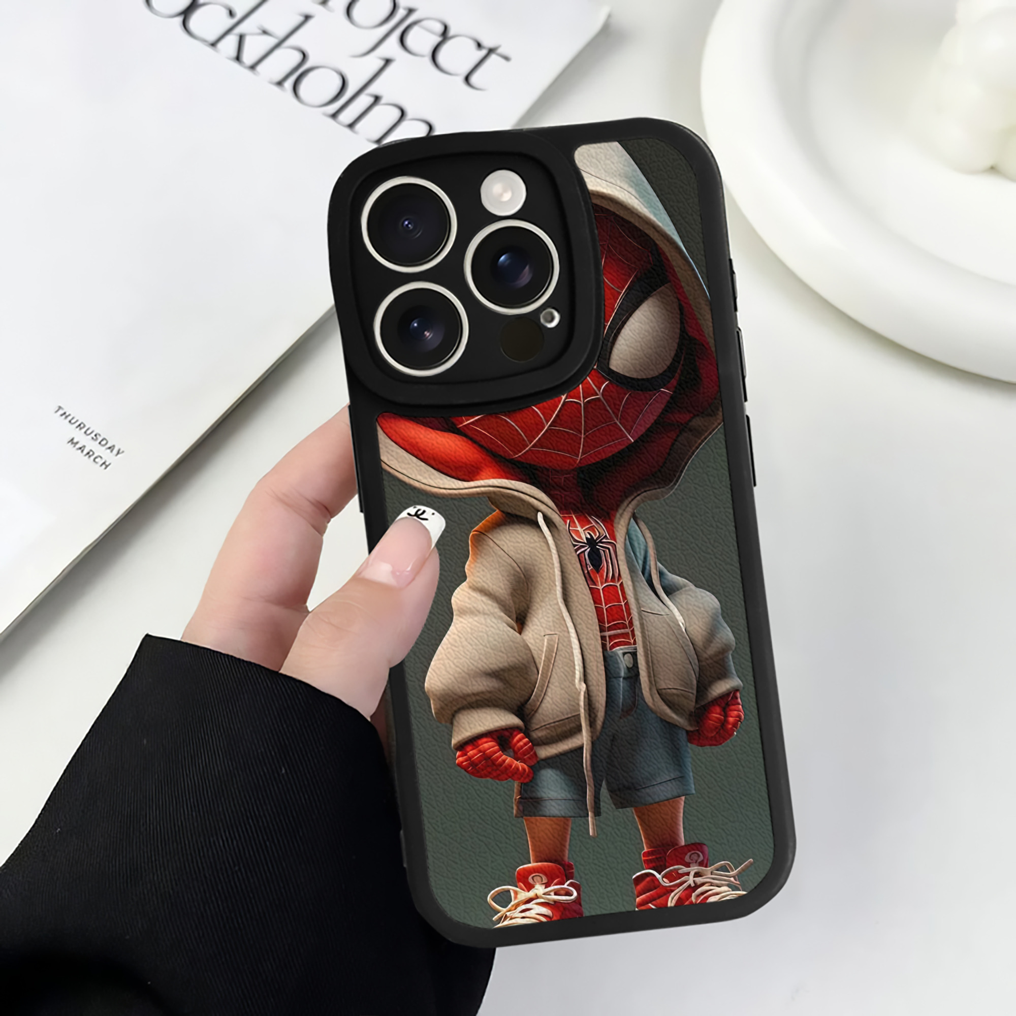 （画像用） Spider Man スパイダーマン 【iPhone 16シリーズ対応】シリコンスマホケース（レザー調） 材質：シリコン
